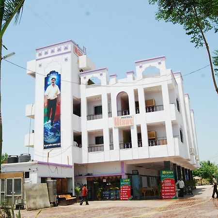 Hotel Utsav Shirdi Buitenkant foto