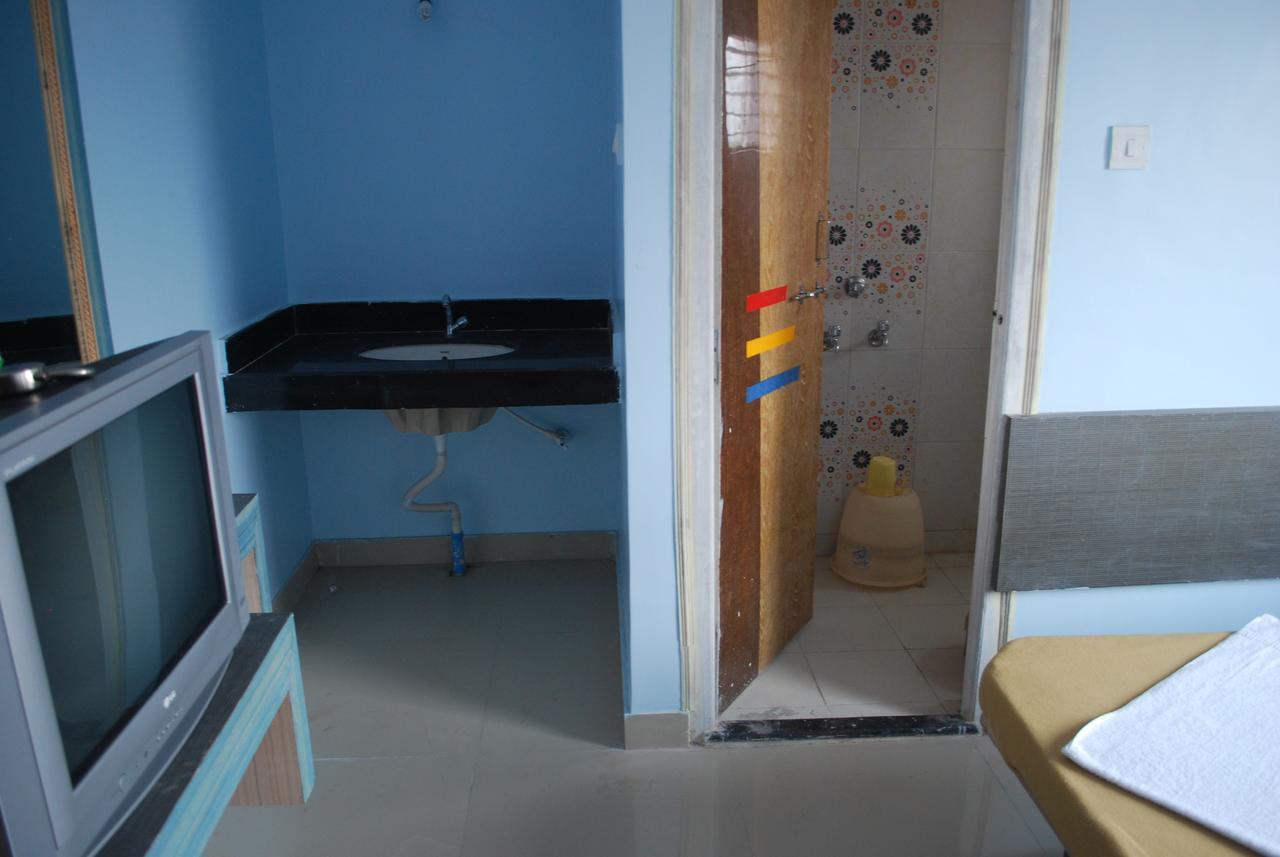 Hotel Utsav Shirdi Buitenkant foto