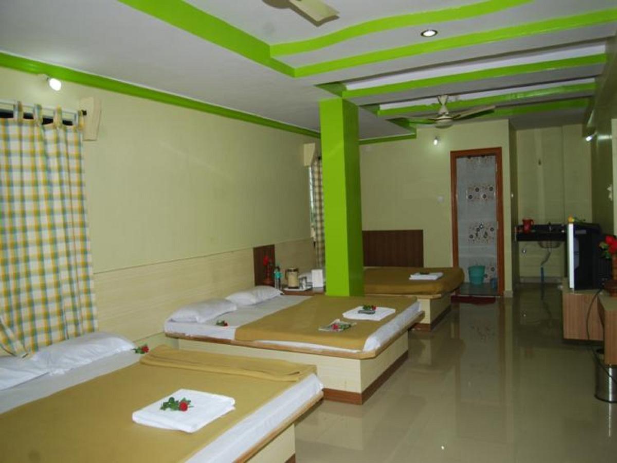 Hotel Utsav Shirdi Buitenkant foto