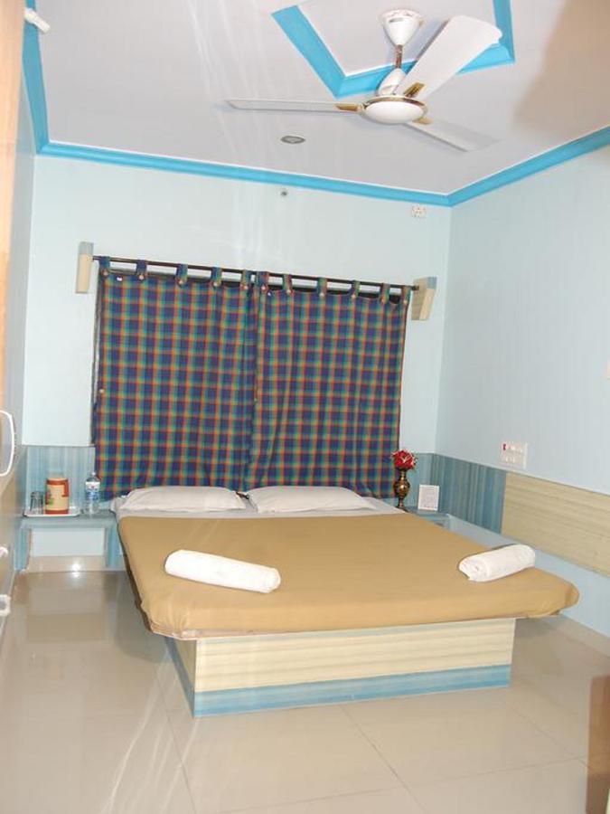 Hotel Utsav Shirdi Buitenkant foto